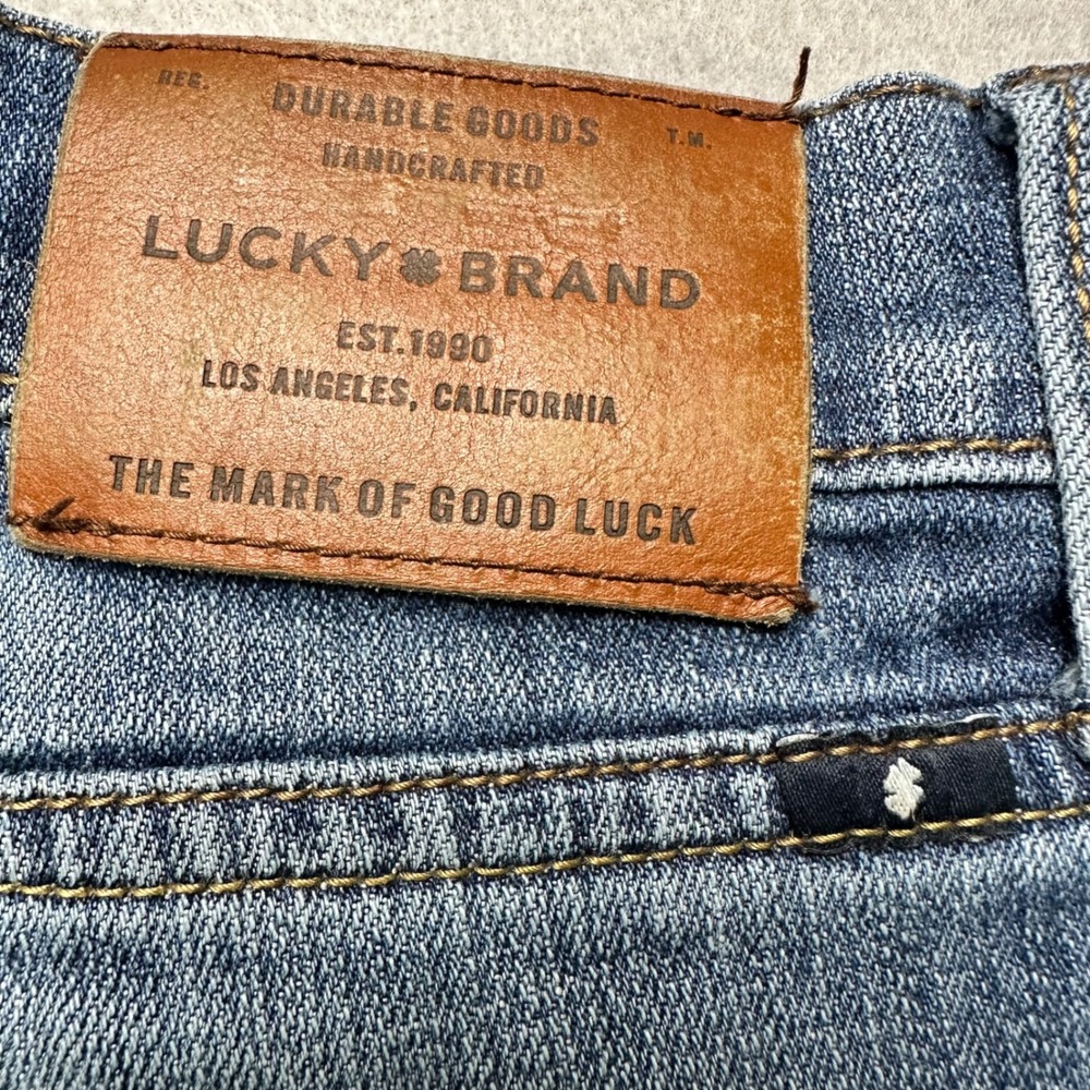 Lucky Brand 221 Straight Jeans Mens 38x32 Blue Medium Wash Denim Classic Fit - Picture 4 of 14